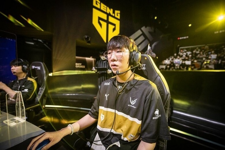 现感到骄傲 现感到骄傲